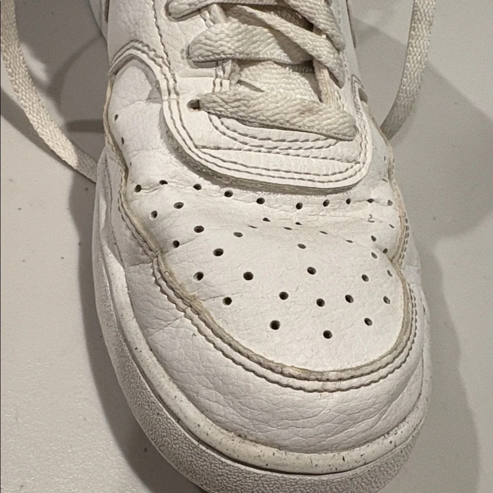 Nike Women’s Nike Court Vision Mid Sneaker. Size 7. White